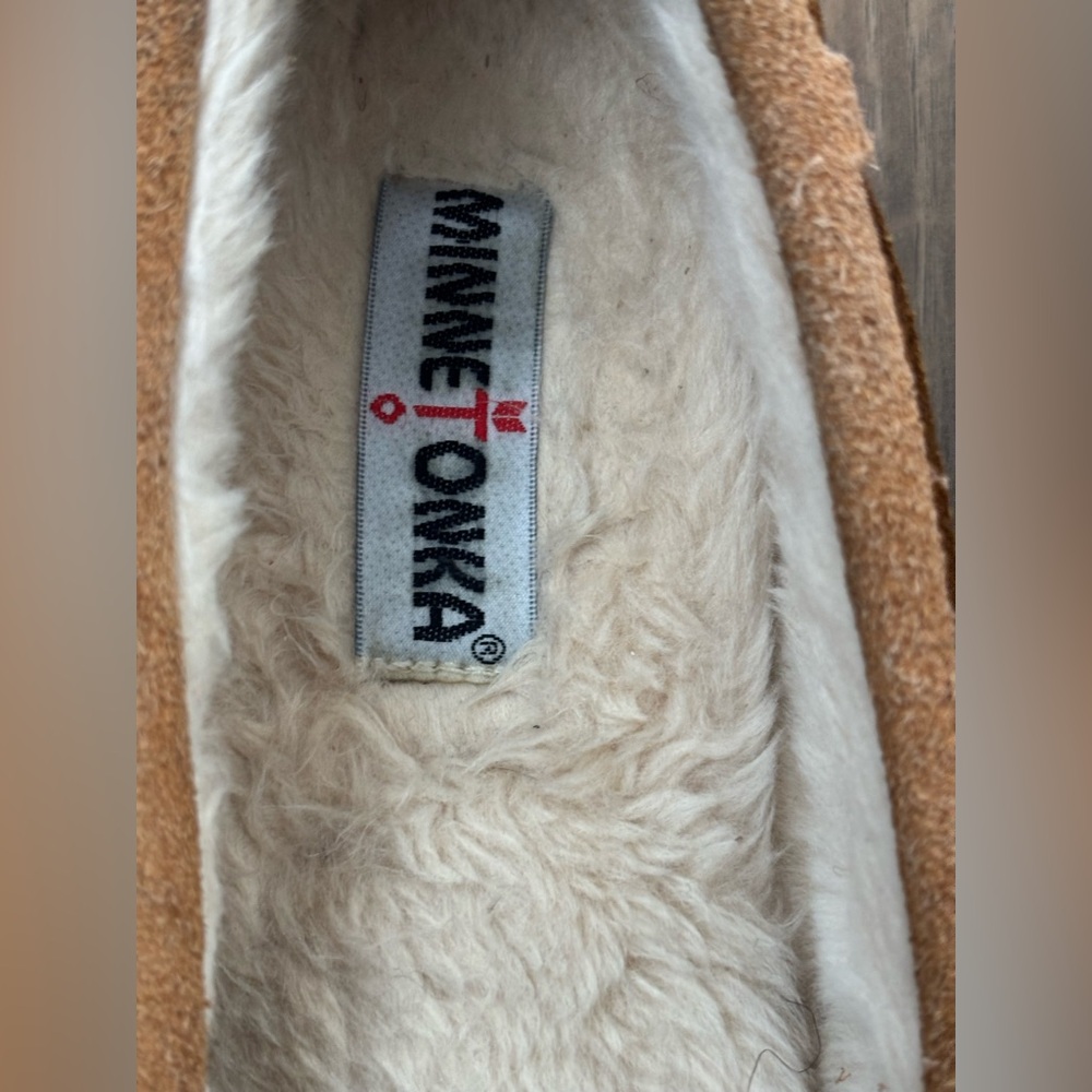 Minnetonka Slippers Size 10 - Picture 3 of 7